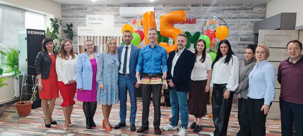 Владислав с тортом 15 лет